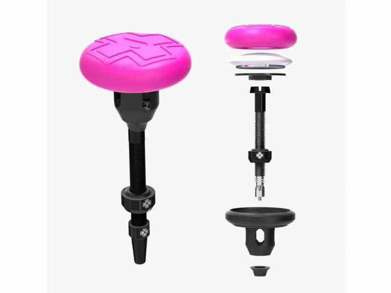 Muc-Off Tubeless Airtag Holder - 44 mm - Sort/Pink