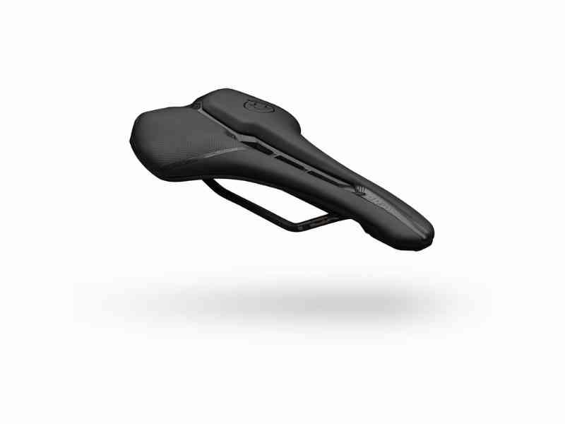 Pro Falcon - Sadel i sort - 132 mm bredde
