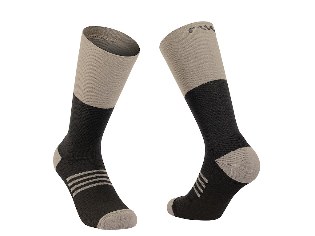 Extreme Pro High Sock   Cykelstrømper   Sort Sand   M fra Northwave