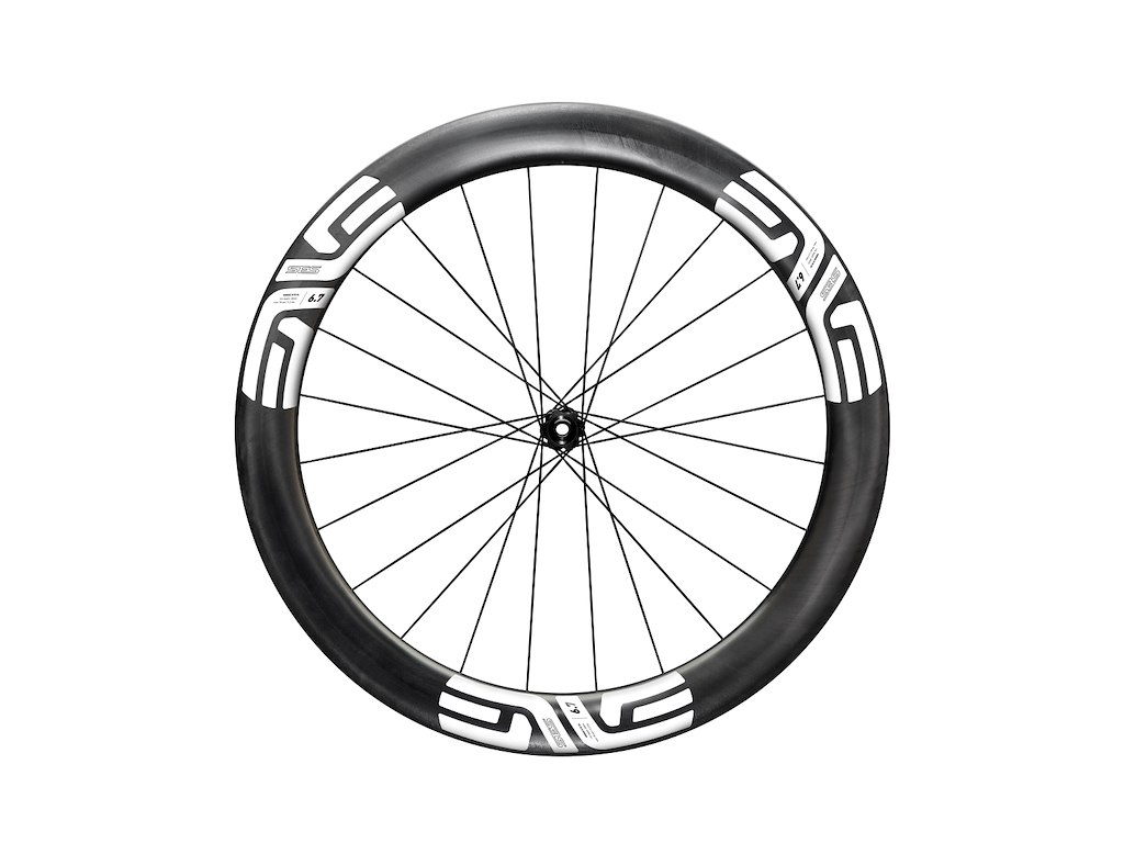Ses 6.7 Forhjul Race 700c Center Lock Disc Og E Thru 12 X 100mm Med Hvide Stickers fra Enve