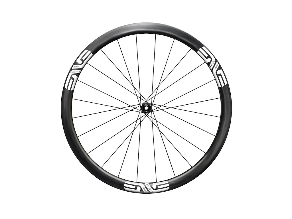Ses 3.4 Forhjul Race 700c Center Lock Disc Og E Thru 12 X 100mm Med Hvide Stickers fra Enve