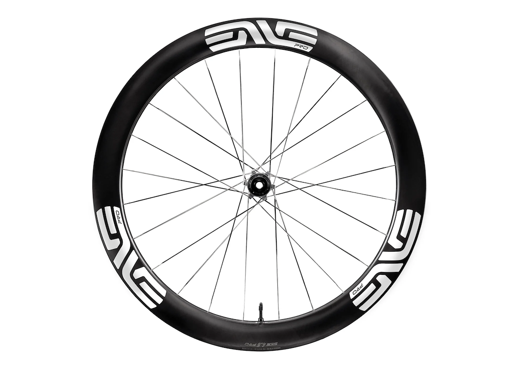 Ses 4.5 Pro Baghjul Race 700c Hg Body Center Lock Disc Og E Thru 12 X 142mm Med Hvide Stickers fra Enve